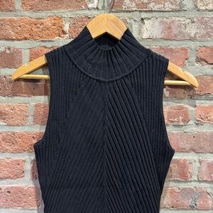 Sleeveless Ribbed Geometric Pattern Black Turtleneck
